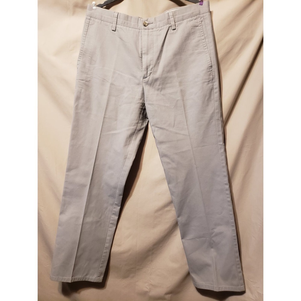 Dockers easy khaki D1 33x30. Not pleated.